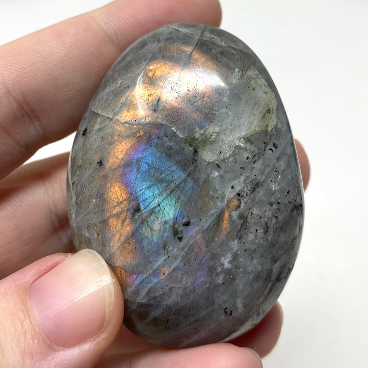 Labradorite Palmstone 15