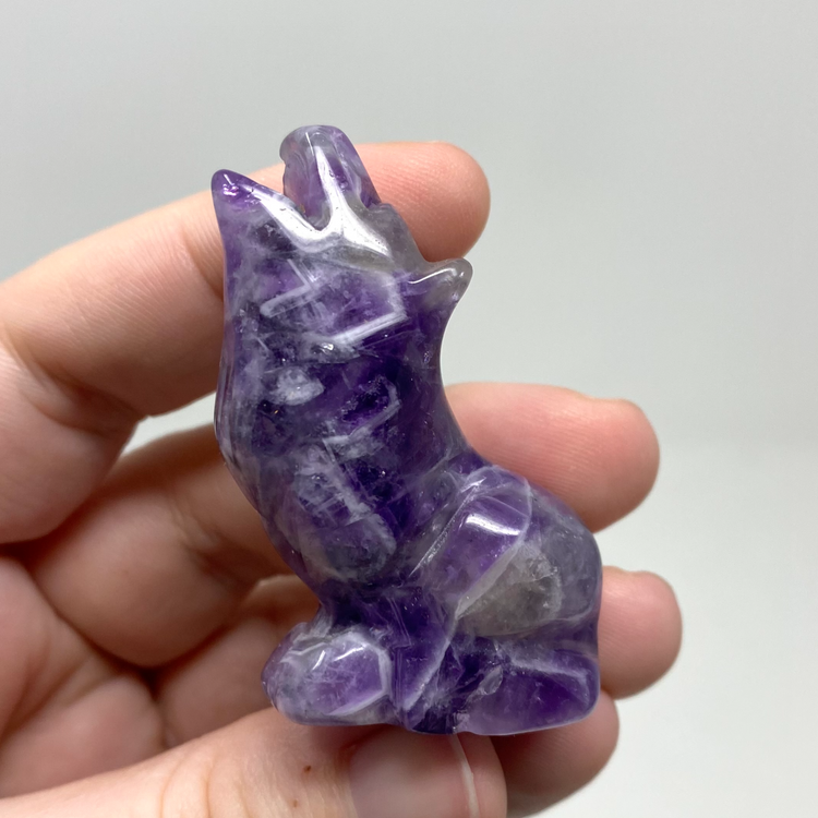 Chevron Amethyst Howling Wolf Carving