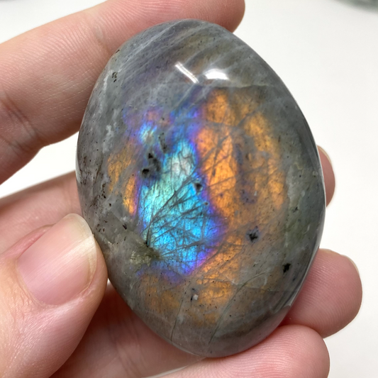 Labradorite Palmstone 15